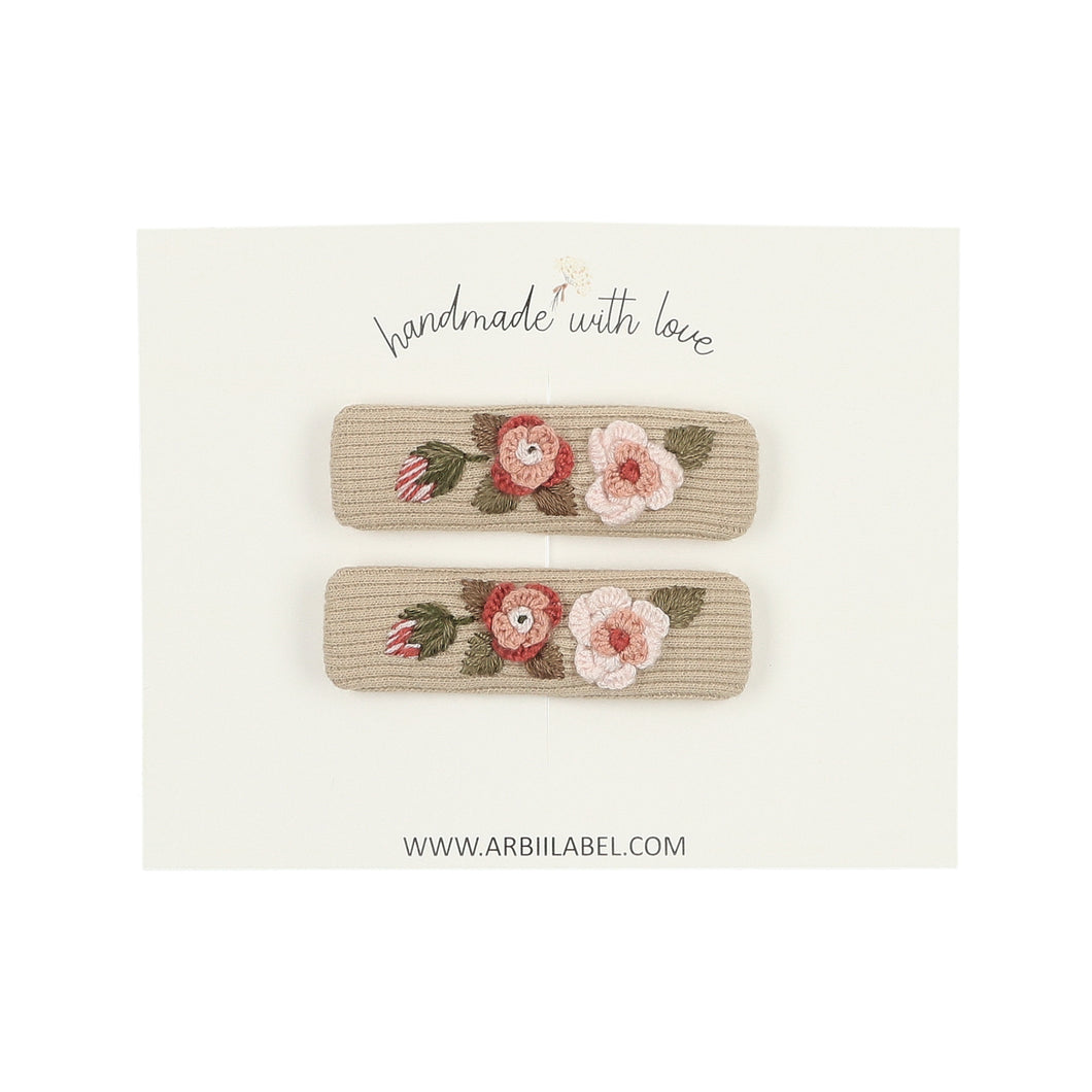 Ribbed Rose Embroidered Clips